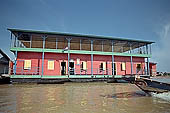 Tonle Sap - Chong Khneas floating village - floating houses